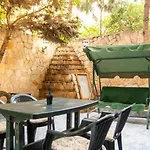Modern Flat With Backyard Close To Karsiyaka Coast